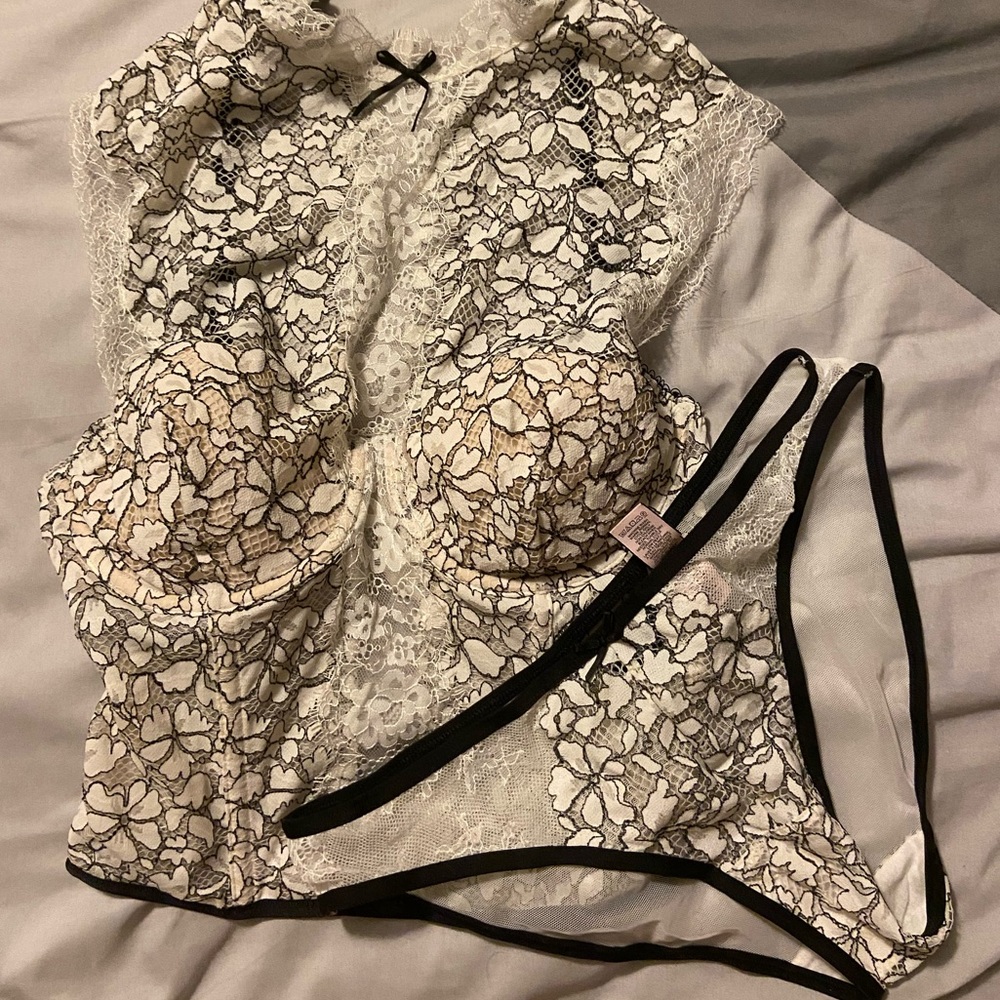 Victoria’s secret lace  Lingerie set 36c and Medium bottoms